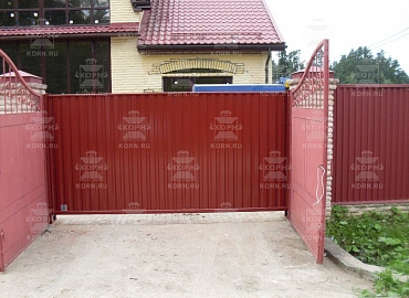 Откатные ворота серии ЕВРО и калитка с зашивкой деревом