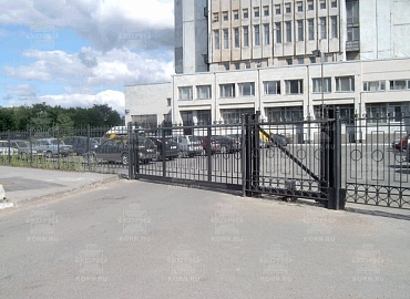 Откатные ворота серии ПРОФ с элементами ковки