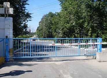 Откатные ворота серии ПРОФ с решётчатой зашивкой